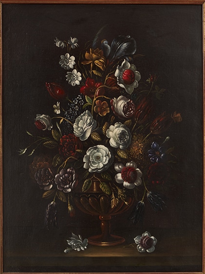 Gerro de flors sobre fons fosc amb roses, tulipes i altres flors variades, natura morta barroca amb pinzellada detallista.